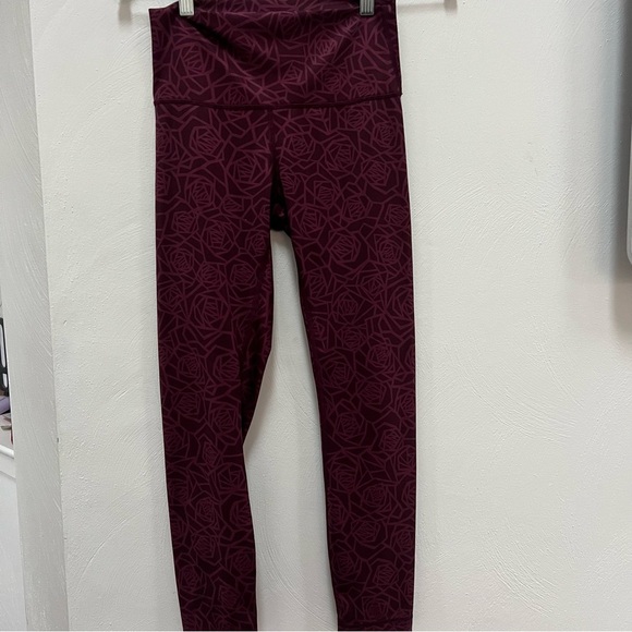 Women’s Lululemon full length  Maroon Leggings size 6 - Picture 3 of 4